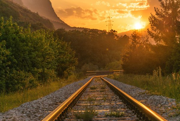 Järnväg i solnedgången